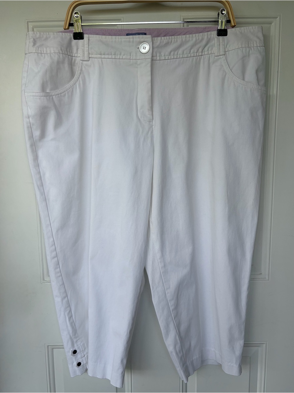 •Westport• White Cotton Blend Button Hem Stretch Capri Pants - Size 18